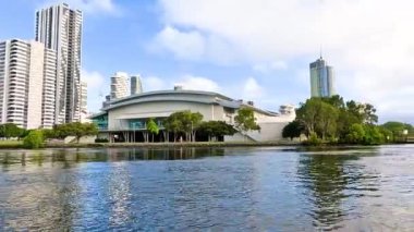 Altın Sahil Kanallarında Manzaralı nehir gezisi