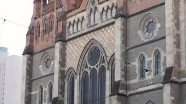 Katedralin mimarisinin ayrıntılı görünümü