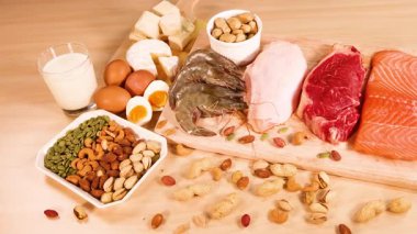 Etler, fındıklar ve süt ürünleri çeşitliliği