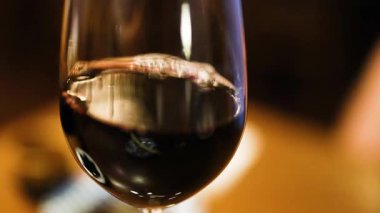 Dubai 'de şarap kadehlerine yakın çekim