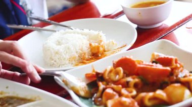 Ao Nang 'da Tayland yemeği tecrübesi.