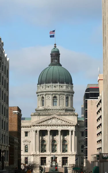 Indianapolis March Indiana State Capitol Building Flags Bronze Statue Morton — стокове фото