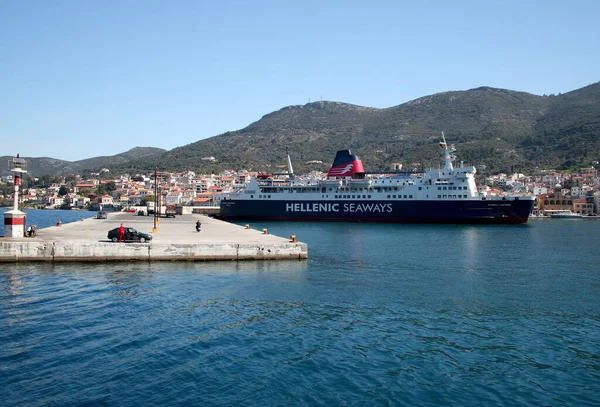 Samos Řecko April Hellenic Seaways Ferry Čeká Cestující Aby Odjeli — Stock fotografie