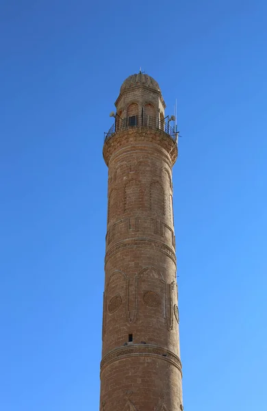Gamla Minaret Ulu Camii Moskén Med Blå Himmel Bakgrund Mardin — Stockfoto