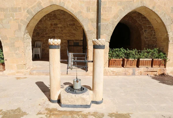 Pozo Agua Vieja Patio Del Antiguo Monasterio Asirio Mardin Turquía —  Fotos de Stock