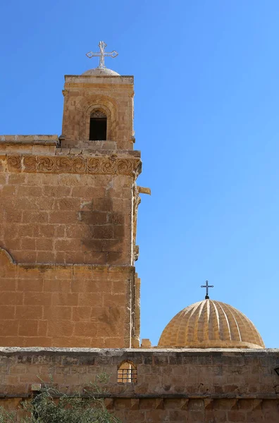 Дзвіниця Купол Ассирійськими Хрестами Мардіні Туреччина — стокове фото