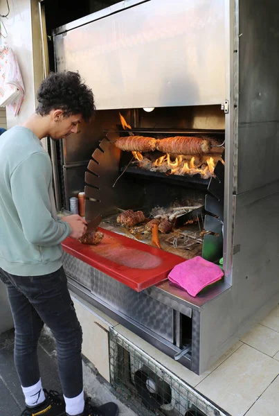 Istanbul Turquie Novembre Jeune Chef Préparant Cuisine Traditionnelle Turque Rue — Photo
