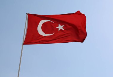 Kuzey Kıbrıs 'ın Famagusta kentinde Türkiye Cumhuriyeti Ulusal Bayrağı havada dalgalanıyor 