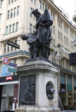 Vienna (AUSTRIA-NOVEMBER 14: Leopoldsbrunnen (Leopold Çeşmesi) şehir merkezindeki Grabenstrae boyunca uzanan anıtlardan biridir. 14 Kasım 2023 Viyana, Avusturya