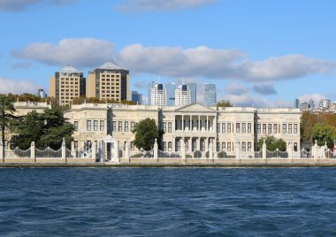 İSTANBUL, TURKEY-NOVEMBER 11,2021: İstanbul 'un Beikta ilçesinde yer alan Dolmabahe Sarayı (Türkçe: Dolmabahe Saray) 