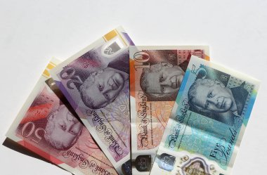 Renkli İngiliz Sterlin Banknotları Kral Charles beyaza izole edilmiş