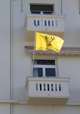 Yunanistan 'ın Selanik kentinde Çapraz Dalgalı Yunan Ortodoks Kilisesi Bayrağı