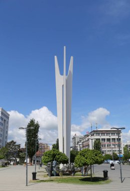 Priştine, Kosova 'da Kardeşlik ve Birlik Anıtı namı diğer Ağaçlı ve Mavi Gök Anıtı