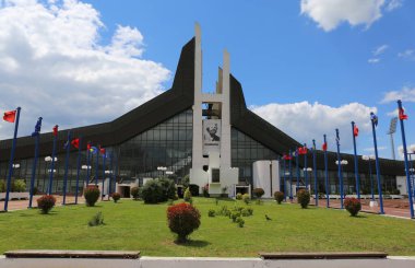 Gençlik ve Spor Sarayı, nam-ı diğer Boro ve Kosova 'nın Priştine kentinde Bayraklı Ramiz Binası