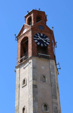 Priştine, Kosova 'da Osmanlı döneminden kalma Priştine Saat Kulesi