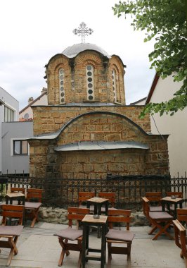 Kosova 'nın Prizren kentindeki Metal Çit' in Aziz Nicholas Sırp Ortodoks Kilisesi ve Sandalyeleri