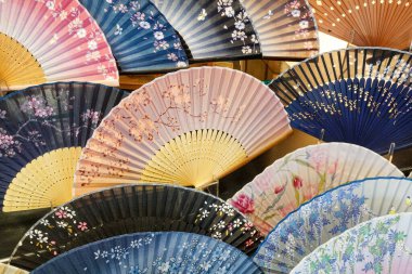 Japon geleneksel sensu hayranları farklı şekillerde