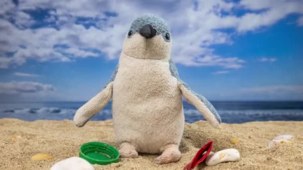 Peluche Pingouin Entouré Déchets Déchets Qui Remplissent Sur Une Belle — Video