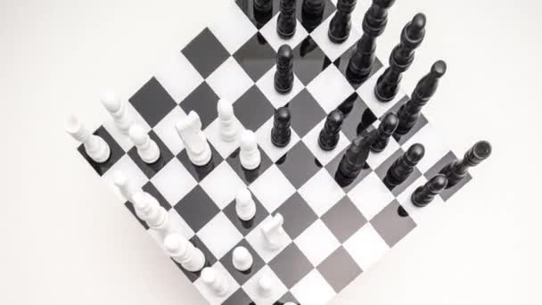 Ένα Σκάκι Που Παίζεται Στάση Λευκό Φόντο — Αρχείο Βίντεο