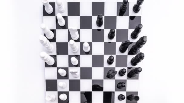 乱れたグリッチと歪みで停止動作で再生されているチェス — ストック動画