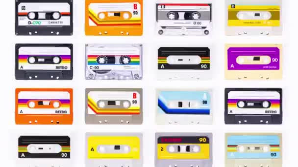 Une Collection Cassettes Avec Différentes Étiquettes Unies — Video