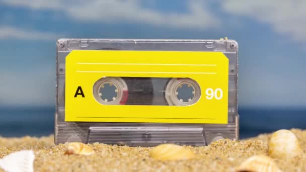 Cambiare Nastri Cassetta Una Spiaggia — Video Stock