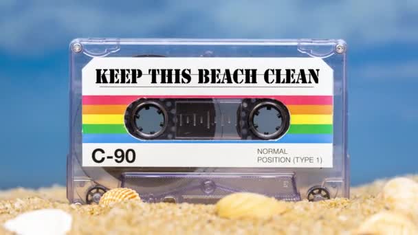 ビーチのカセットテープを言葉できれいに保つこのビーチ — ストック動画