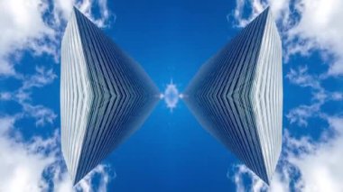 Barselona 'daki yeni cam ofis binasının zaman çizelgesi. Geçen bulutlar aynalı bir desen oluşturuyor.