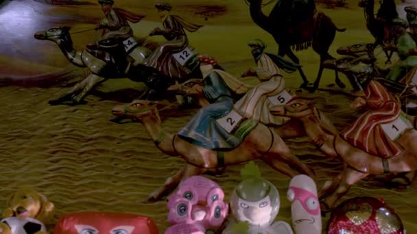 Аттракцион Карнавале Сделать Ставку Победившего Верблюда Гонке — стоковое видео