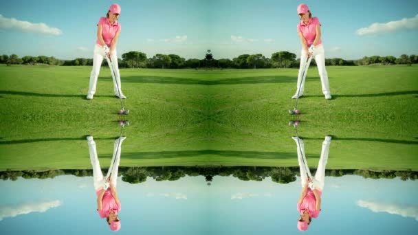 Een Persoon Slaan Van Een Golfbal Gemaakt Een Abstract Gespiegeld — Stockvideo