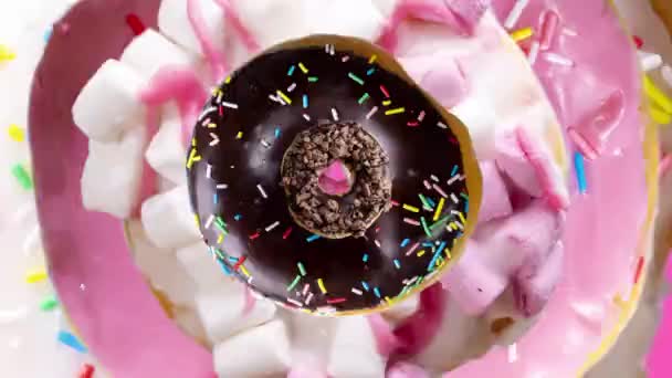 Donuts Spinning Groing Making Tunnel Style Effect — Stock video