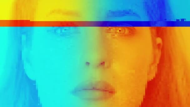 Primer Plano Mujer Mirando Cámara Con Tecnología Facial Datos Escaneo — Vídeo de stock