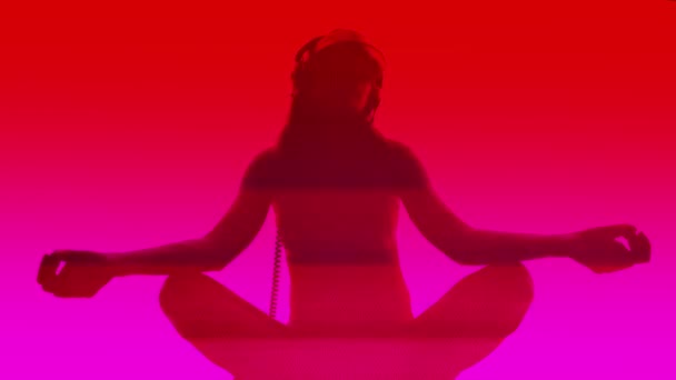 Funky Female Disco Dancer Seated Bright Colours Glitch Overlayed — Stock Video