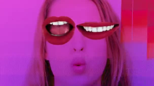 Weibliches Gesicht Mit Wechselnden Donuts Über Ihren Augen — Stockvideo