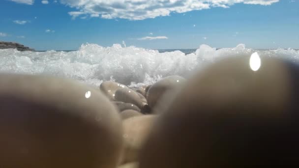 Slow Motion Stones Pebbles Beach Sea Tide Comes — Video Stock