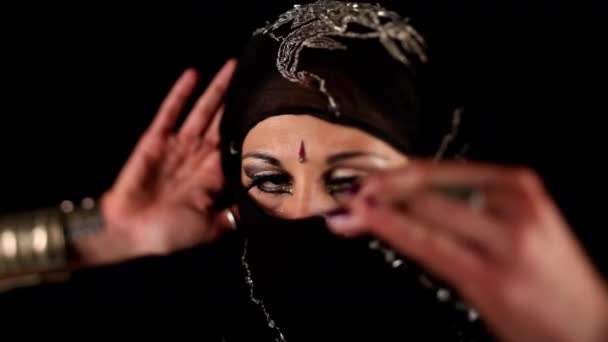 Beautiful Traditional Oriental Dancer Veil — Vídeos de Stock