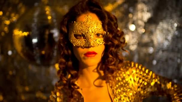 Beautiful Woman Wearing Gold Masquerade Mask Dancing — Vídeos de Stock