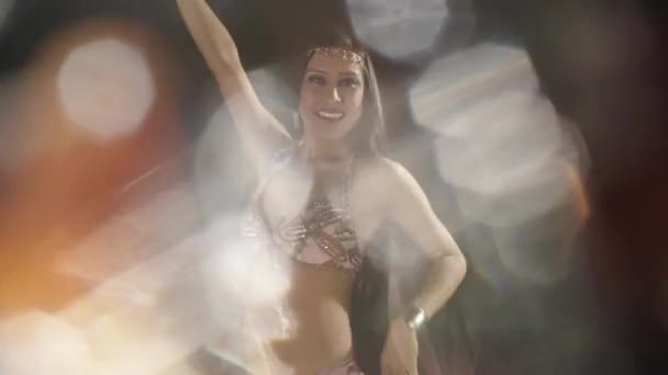 Beautiful Oriental Belly Dancer Studio Shoot — Vídeos de Stock