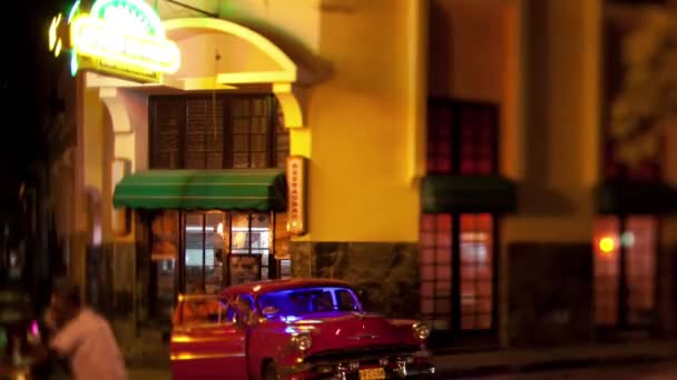 Przechyl Przesuń Timelapse Nocy Rogu Baru Ulic Havana Kuba — Wideo stockowe