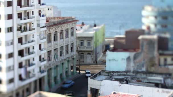 틸트와 시프트 Timelapse 아바나 쿠바에서에서 거리에 아래를 내려다 보면서 — 비디오