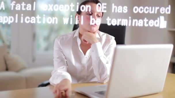 Una Mujer Negocios Frustrada Con Código Tecnología Error Superpuso — Vídeo de stock