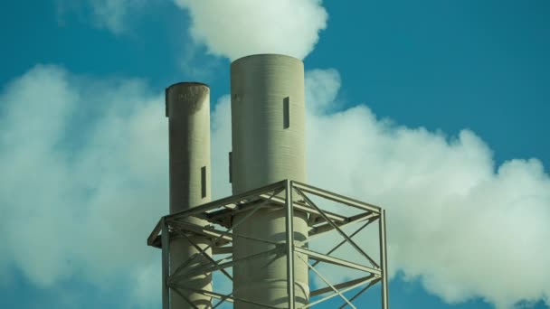 Ipari Erőmű Füsttornyokkal Videó Energiaügy Környezetszennyezés Éghajlatváltozás Környezetvédelmi Kérdések Számára — Stock videók