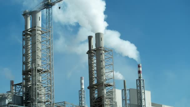 Ipari Erőmű Füsttornyokkal Videó Energiaügy Környezetszennyezés Éghajlatváltozás Környezetvédelmi Kérdések Számára — Stock videók