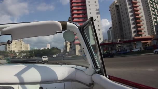 Havana Küba Sokaklarında Cabrio Bir Klasik Otomobil Filme — Stok video