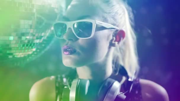Beautiful Female Dancing Headphones Next Discoball — Vídeo de Stock