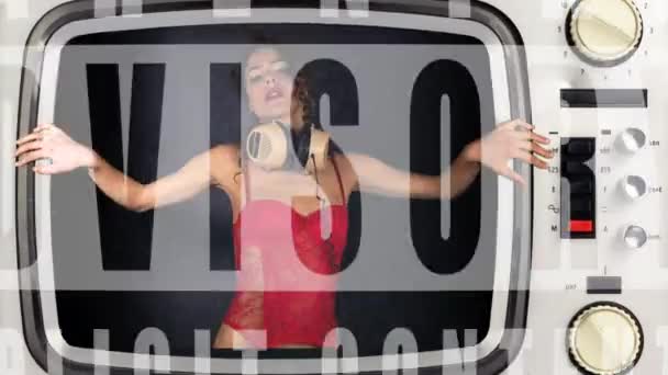 Hermosa Mujer Lencería Roja Bailando Atrapada Dentro Televisión Retro — Vídeo de stock