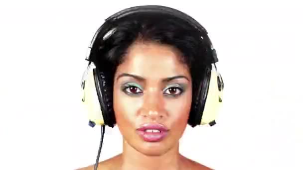 Two Beautiful Female Heads Glitching Changing Vintage Headphones — Stock Video