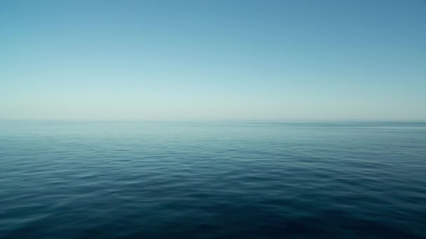 Pacífico Tranquilo Disparo Mar Suavemente Lapeado Cielo Agradable — Vídeos de Stock