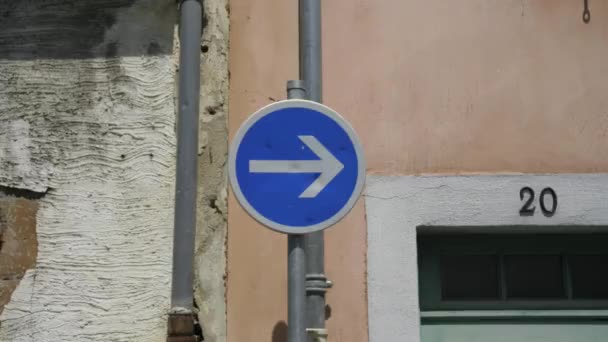 Sequence Arrows Road Signs Cities Urban Places — Stockvideo