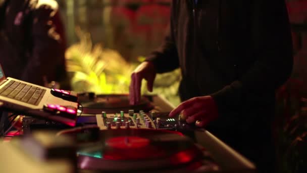 Cool Turntables Performing Bar — Stock Video